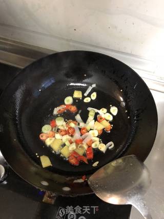 西葫芦炒腊肠的做法步骤：3