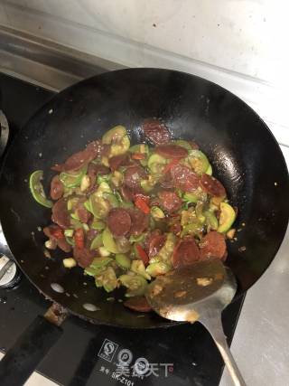 西葫芦炒腊肠的做法步骤：7