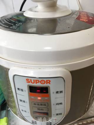 蹄膀萝卜汤的做法步骤：4