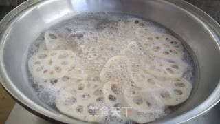 炝拌葱油藕片的做法步骤：2