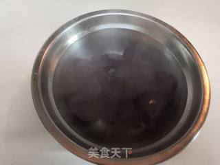 紫色诱惑——紫薯球的做法步骤：1