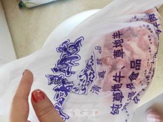 青红双椒爆牛肉末的做法步骤：1