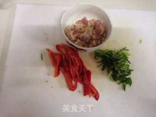 五花肉煸炒荷兰豆的做法步骤：2