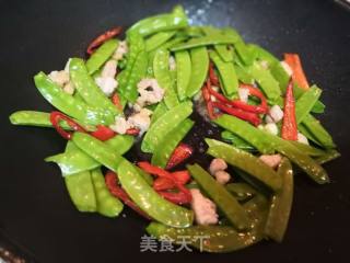 五花肉煸炒荷兰豆的做法步骤：4