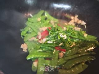 五花肉煸炒荷兰豆的做法步骤：5