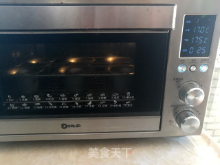 红曲蔓越莓马芬蛋糕的做法步骤：10