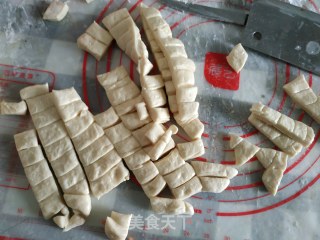 鱼肠面包杯的做法步骤：9