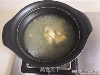 娃娃菜鸡汤米粉的做法步骤：5