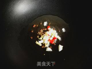 面筋泡炒丝瓜的做法步骤：3
