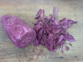 大雁蛋紫薯米粥的做法步骤：2