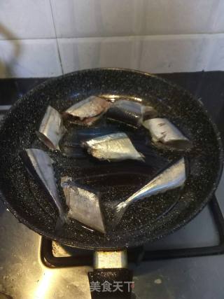 香煎秋刀鱼的做法步骤：4