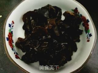 有机花菜炒木耳的做法步骤：2