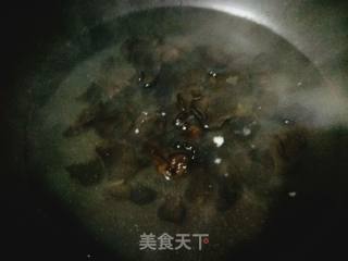 有机花菜炒木耳的做法步骤：4