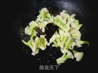 有机花菜炒木耳的做法步骤：6