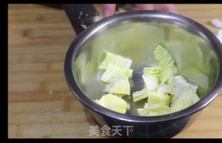 猪肉白菜炖粉条--冬季养生菜的做法步骤：1