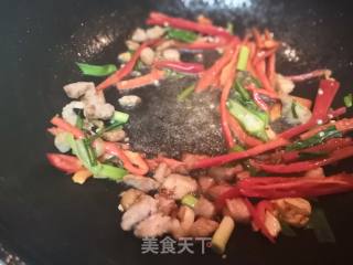 红椒煸炒秋葵的做法步骤：3