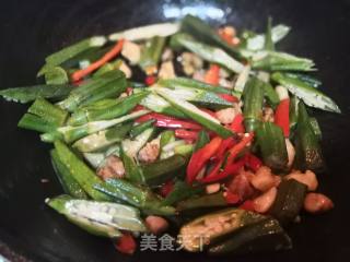 红椒煸炒秋葵的做法步骤：5