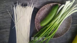 葱油拌面的做法步骤：1