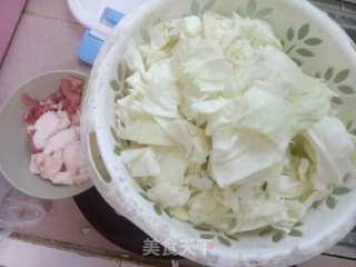 包菜回锅肉的做法步骤：1