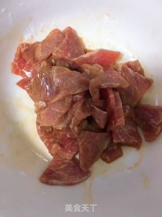猪肉炒杂蔬菜的做法步骤：3