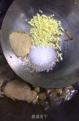 香菇炒肉的做法步骤：9