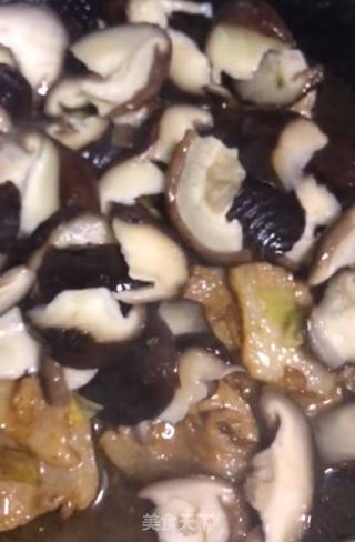 香菇炒肉的做法步骤：10