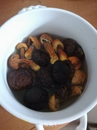 梅菜干肉饼的做法步骤：2