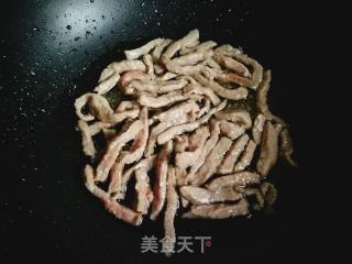 芹菜炒牛柳的做法步骤：5