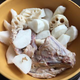 萝卜莲藕骨头汤的做法步骤：4