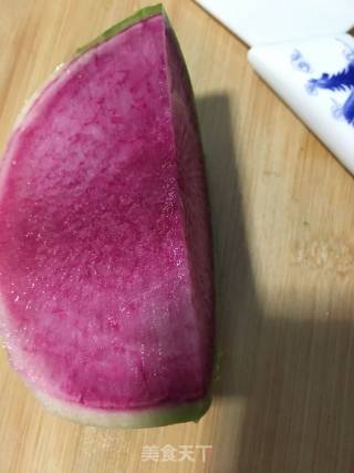 猪肉炒心里美萝卜的做法步骤：1