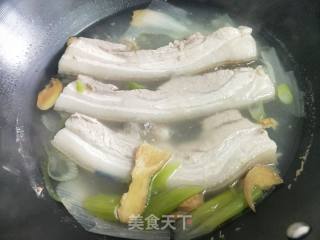 东坡肉的做法步骤：2