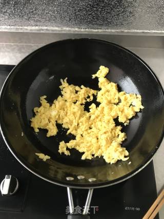 鸡蛋虾皮韭菜馅饼的做法步骤：2