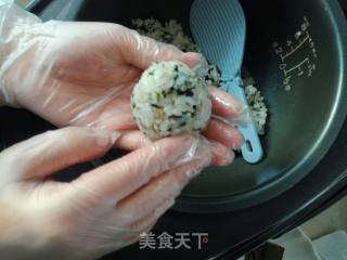 如何让小朋友爱上吃饭-饭团的做法步骤：7