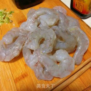 荷兰豆炒虾仁的做法步骤：2