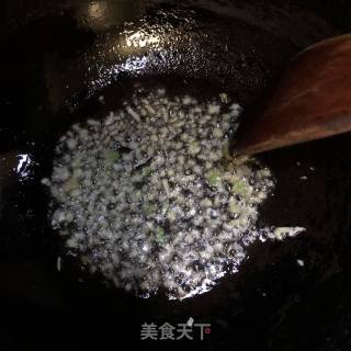 荷兰豆炒虾仁的做法步骤：3
