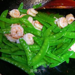 荷兰豆炒虾仁的做法步骤：5