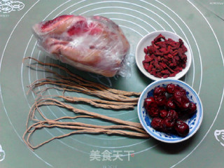 滋补党参羊肉汤的做法步骤：1