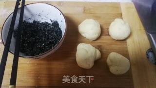 如何制作黑芝麻馅小餐包的做法步骤：5
