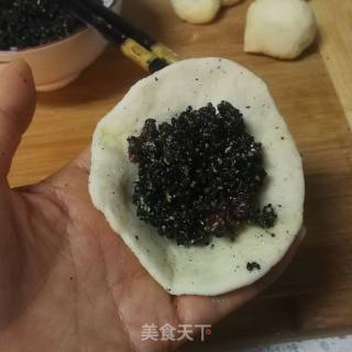 如何制作黑芝麻馅小餐包的做法步骤：6