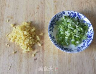 羊肉丸子萝卜汤的做法步骤：2