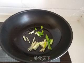 辣椒炒肉的做法步骤：2