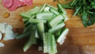 芝麻叶香肠沙拉的做法步骤：3