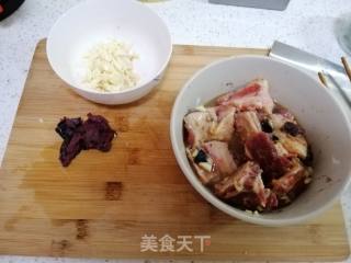 榄角煎排骨的做法步骤：1