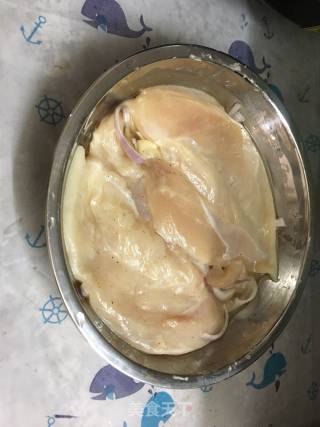 鸡胸肉拉面健身餐的做法步骤：4