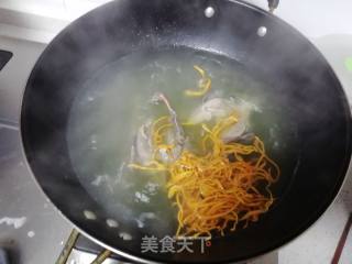 野鸽子炖虫草花的做法步骤：5
