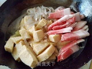 白菜猪肉炖粉条冻豆腐的做法步骤：7