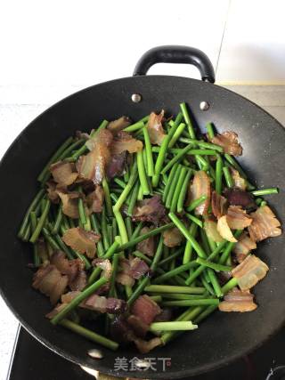 蒜苗炒腊肉的做法步骤：5