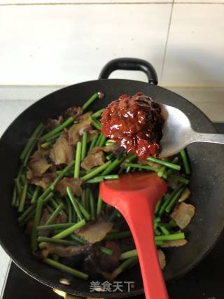 蒜苗炒腊肉的做法步骤：6
