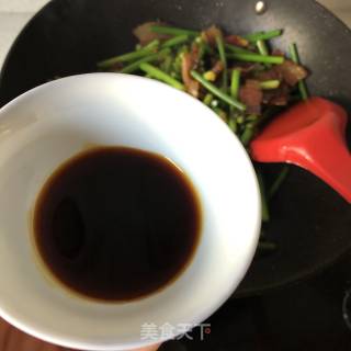 蒜苗炒腊肉的做法步骤：7