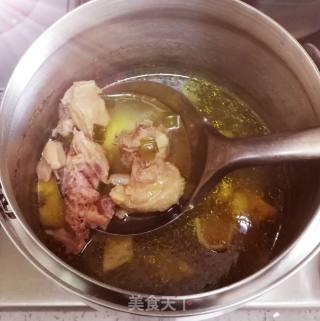 黄酒三黄鸡汤的做法步骤：4